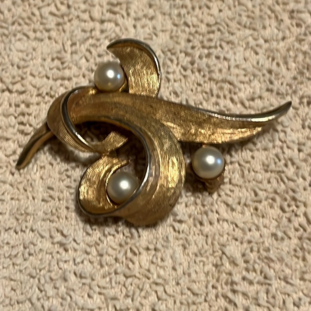 Woman’s brooch